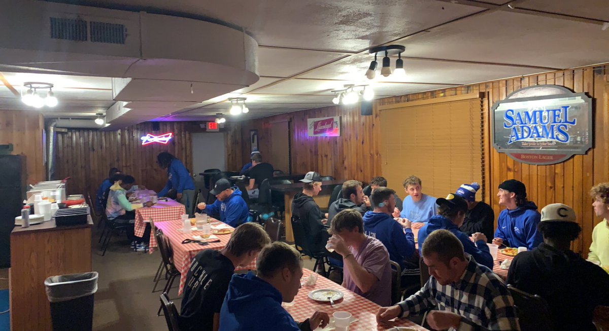 reinhardt_tyler's tweet photo. These guys are awesome they represent Trust, Relationships, and Hard Work!!Something we strive for everyday! 

Also Thank you to @pizzeriaunoplat for hosting us for DB dinner night!!!
#SwingtheAxe https://t.co/IUq9QtJc2Z