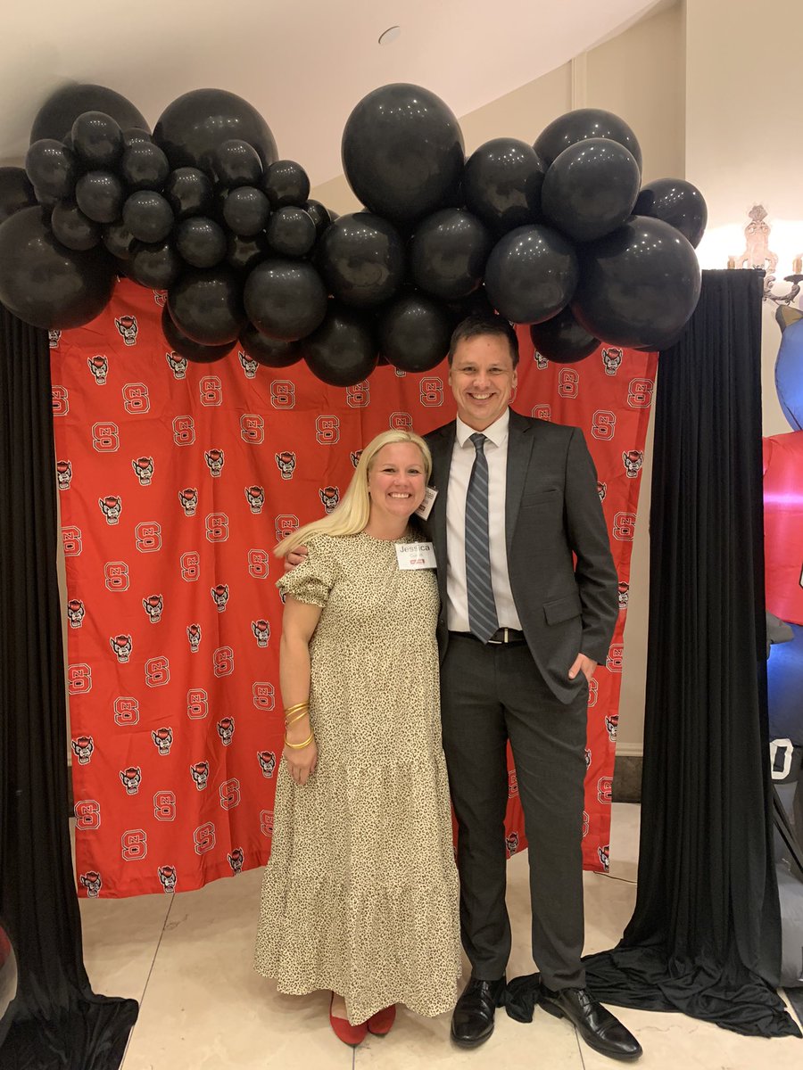 MrWarholik tweet media