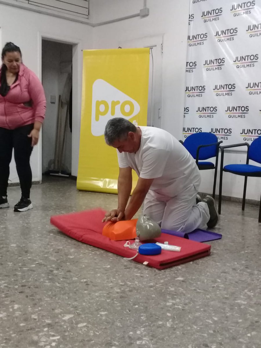 ProQuilmes1's tweet image. Hoy realizamos el Taller practico de reanimación Cardiopulmonar,una herramienta tan importante como esta es sumamente necesario saberlo para cualquier situación diaria de nuestras vidas.

Gracias por venir!