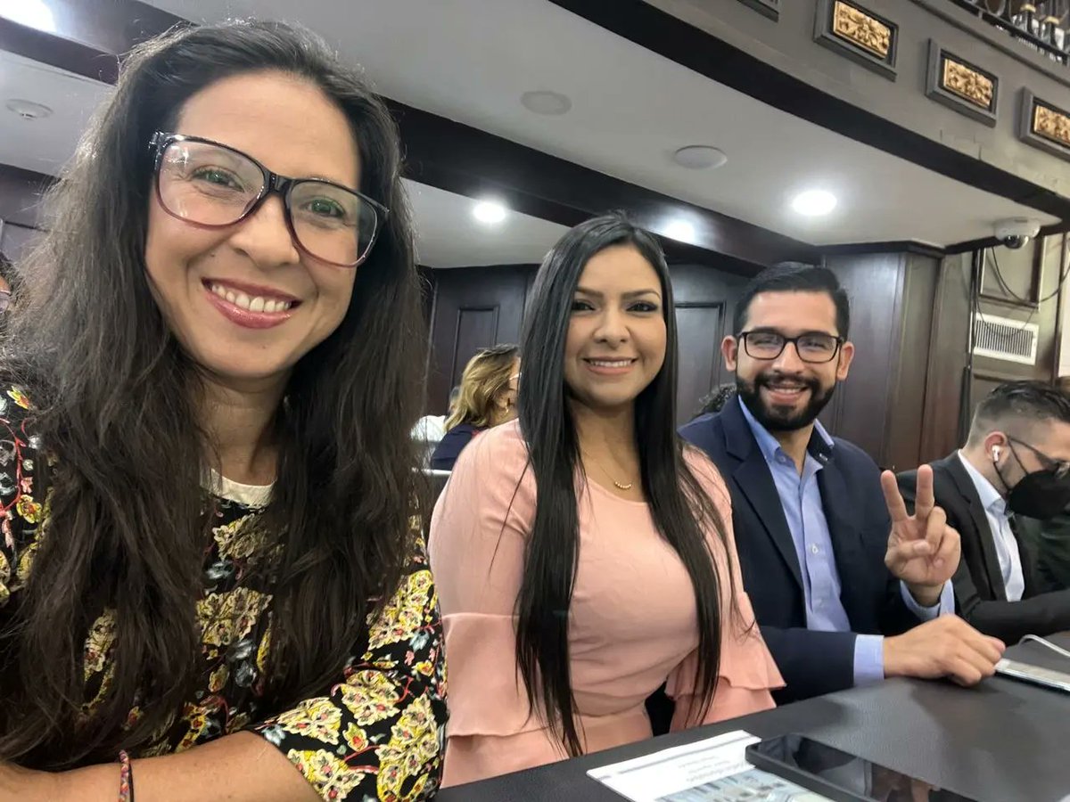 Ginkellys16's tweet photo. 📆#20Oct || 🏛️ Junto a mis Camaradas Diputados @yurami_quintero y @ferbastidasc desde el Hemiciclo del Palacio Federal Legislativo, participamos en la sesión ordinaria de la @asamblea_ven
Seguimos en batalla para recuperar el estado de bienestar y de prosperidad Venceremos 🇻🇪 https://t.co/Bmxgz479Xy