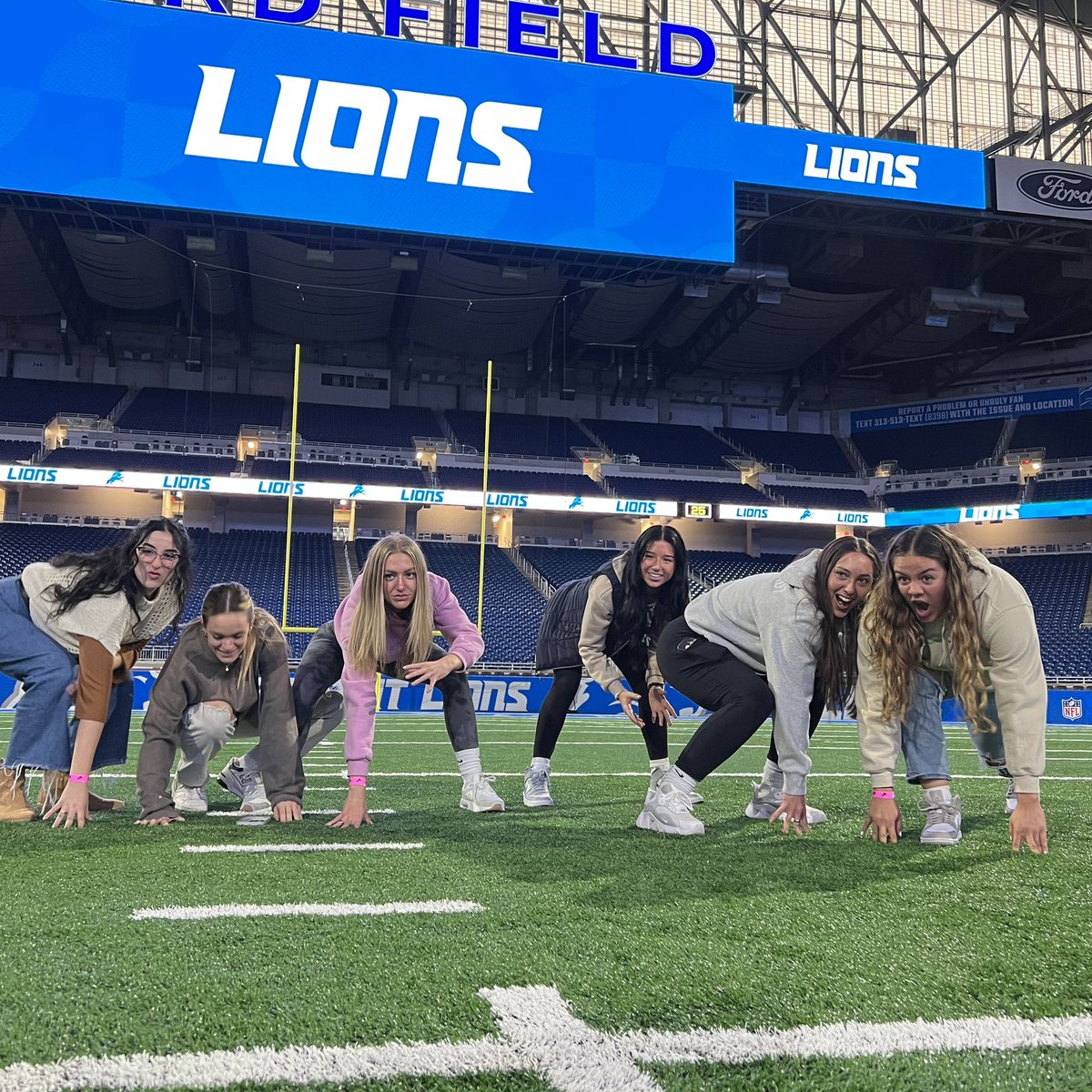 Bizteacher4's tweet photo. What a fun day! We got to go on a field trip after 3 years! Thank you @DetroitLionsPro for hosting this amazing event for #students #sbf22 #whyiteach https://t.co/pyqF31S2FN