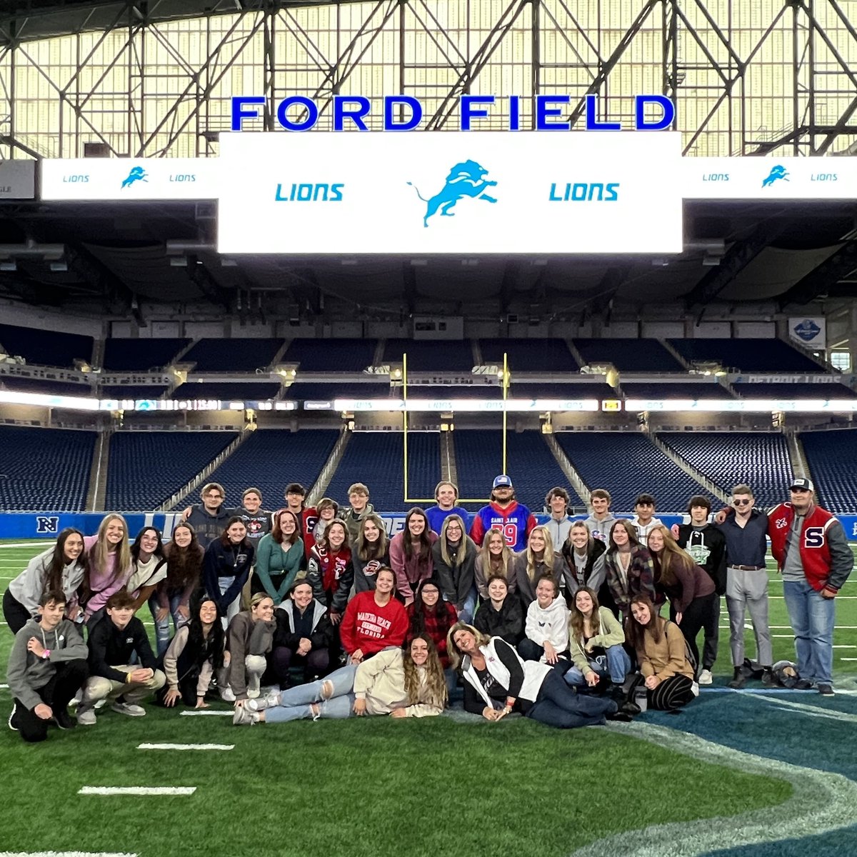 Bizteacher4's tweet photo. What a fun day! We got to go on a field trip after 3 years! Thank you @DetroitLionsPro for hosting this amazing event for #students #sbf22 #whyiteach https://t.co/pyqF31S2FN