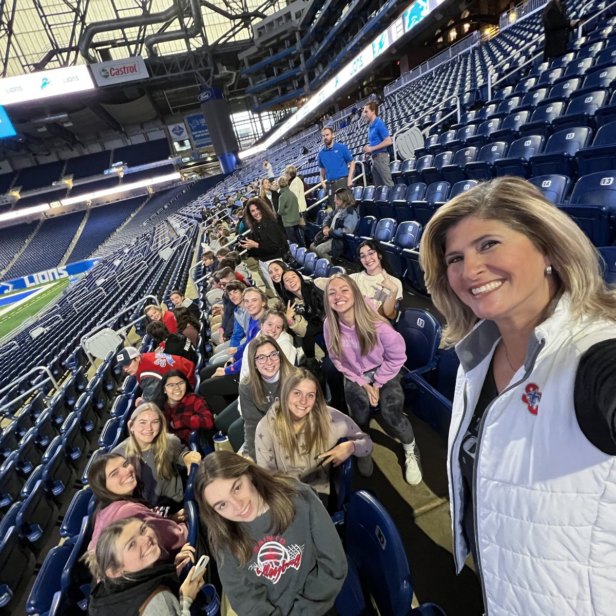 Bizteacher4's tweet photo. What a fun day! We got to go on a field trip after 3 years! Thank you @DetroitLionsPro for hosting this amazing event for #students #sbf22 #whyiteach https://t.co/pyqF31S2FN