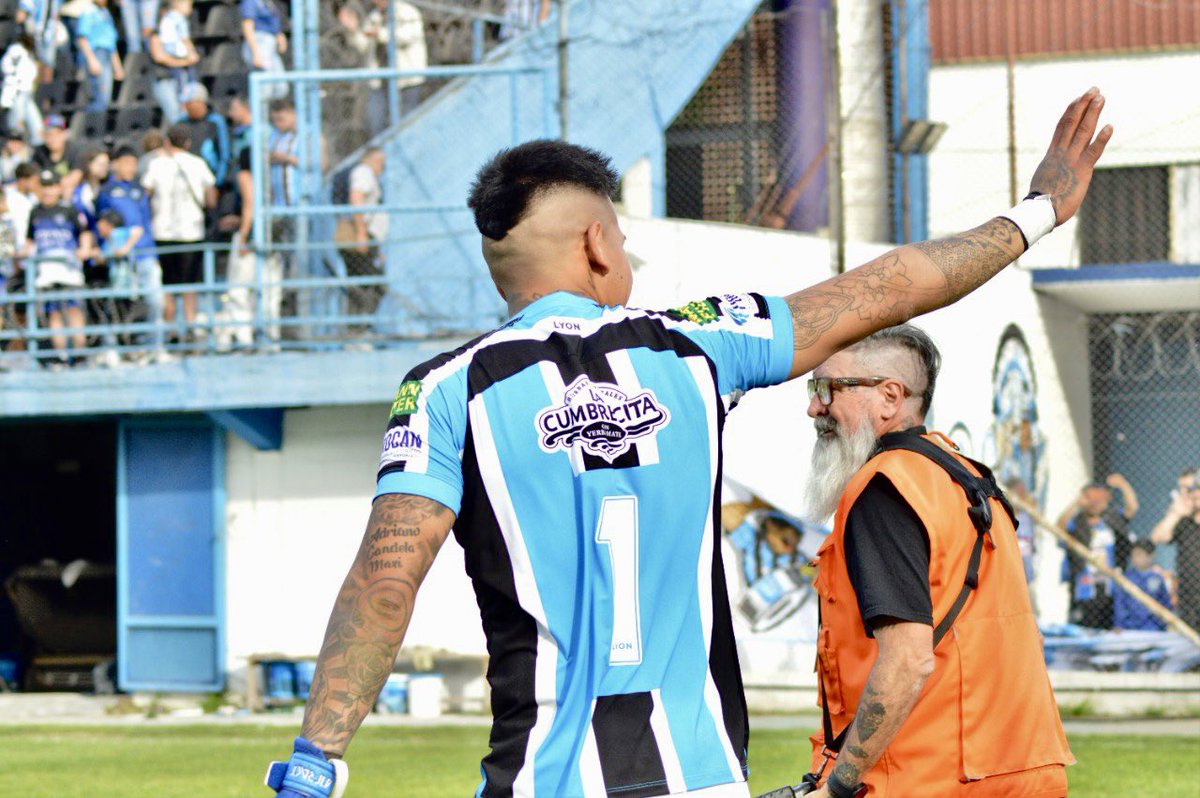 emiigonzalez16's tweet photo. Algo que quiero destacar que es muy importante, es el cariño y el respeto  con el que me encontré en este club! Recibir en todos los partidos  ese trato y apoyo de la gente en muy poco tiempo es algo que siempre voy a tener presente. Gracias por todo  y por este hermoso año 💙 https://t.co/HHqsg5ueJi