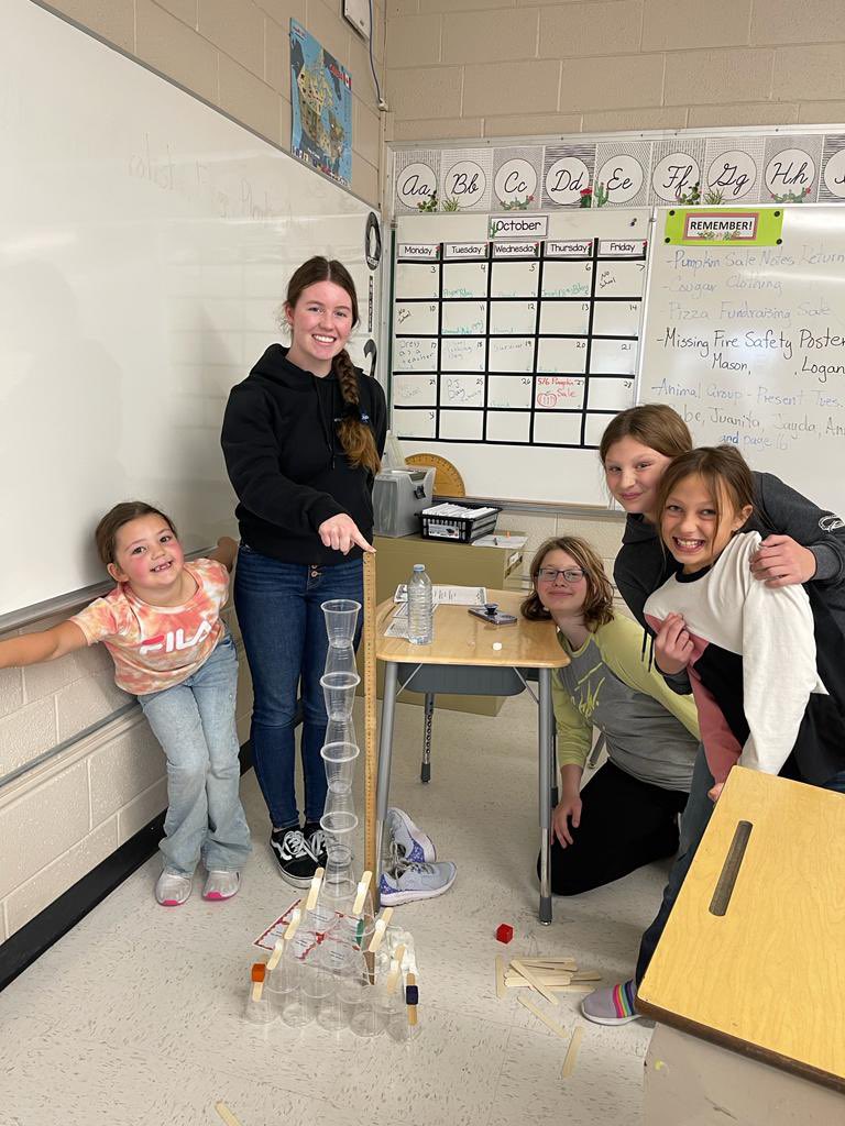 ImperialSchool1's tweet photo. Education Week STEM Challenge! Our Cougars showed off their problem-solving skills today. K-12s worked together to solve engineering challenges in unique ways. #STEM #cougars #smartkiddos https://t.co/j8gFCth3GN
