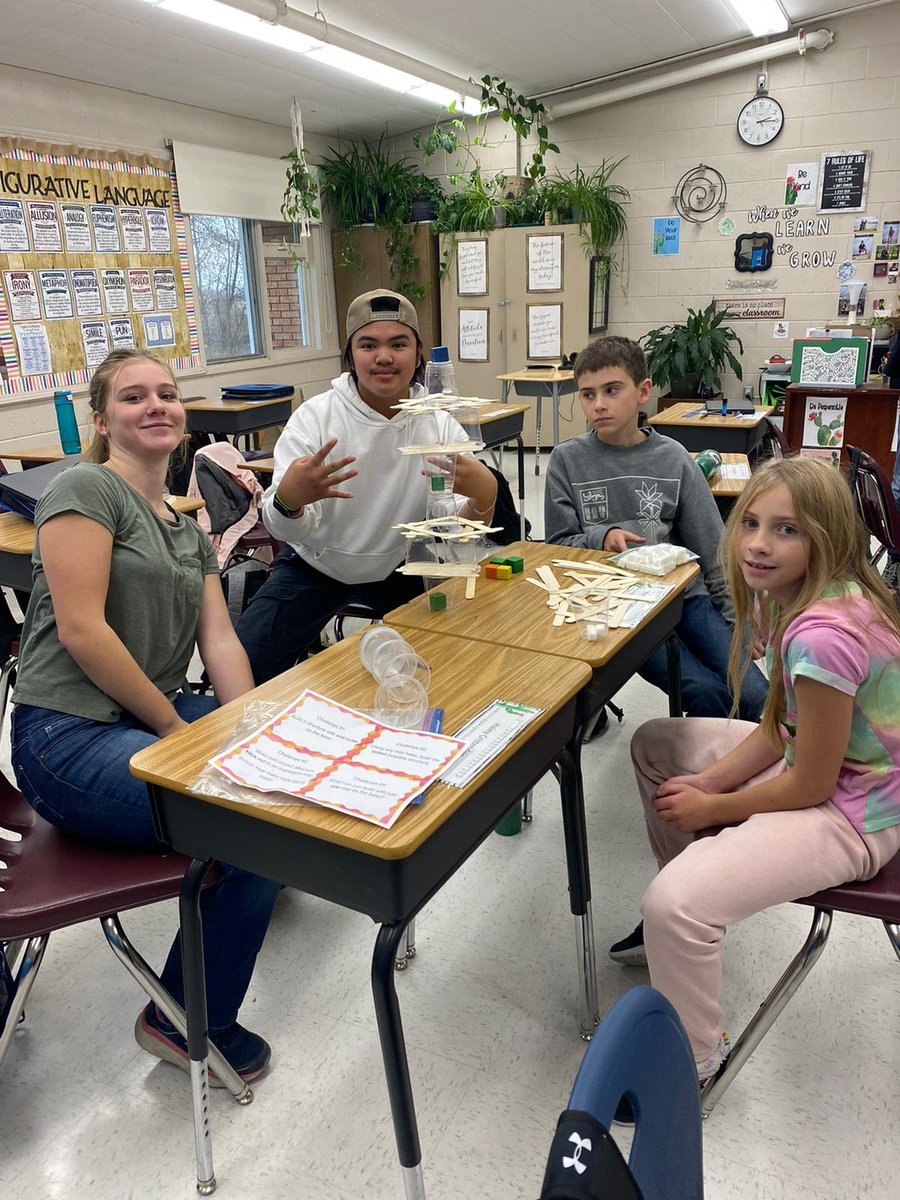 ImperialSchool1's tweet photo. Education Week STEM Challenge! Our Cougars showed off their problem-solving skills today. K-12s worked together to solve engineering challenges in unique ways. #STEM #cougars #smartkiddos https://t.co/j8gFCth3GN