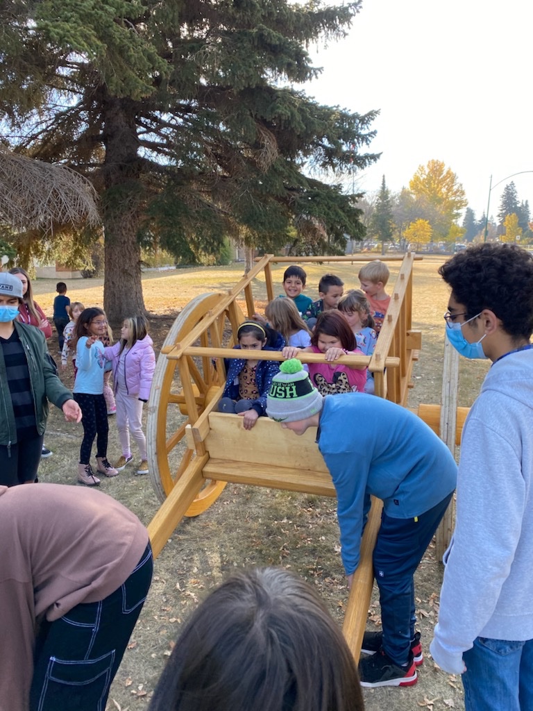 QESchoolyxe's tweet photo. Yesterday our students were able to assemble and ride in a Red River cart. Thanks to the Grade 7/8 and Grade 4/5 classes for the experience. #spslearn https://t.co/dGViP1v3cA