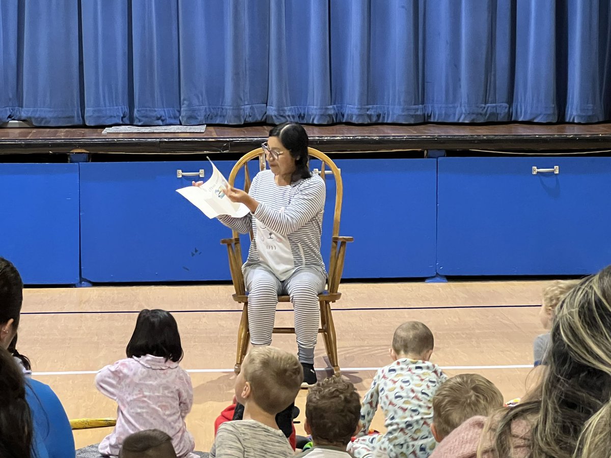 Story Time at the Birth to Five Center. Students and families hearing great stories in Spanish and English!