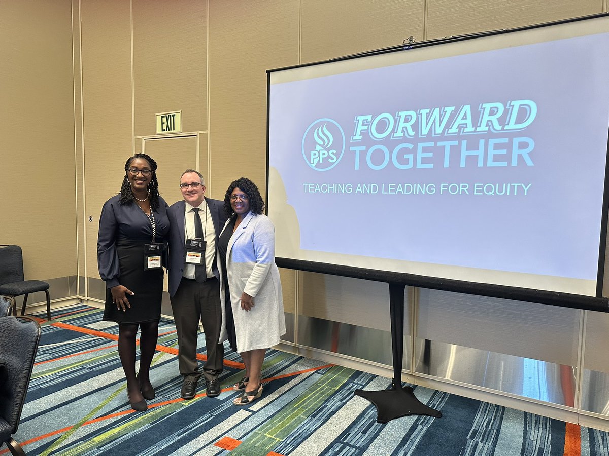 LAUSDHR's tweet photo. 👀 Did you catch @LAUSDMicrocred representing LAUSD HR at #CGCS22? #EAN #OneVoiceOneHR #Equity #IBelieveInLAUSD #ReadyForTheWorld https://t.co/HzhnqylzUQ