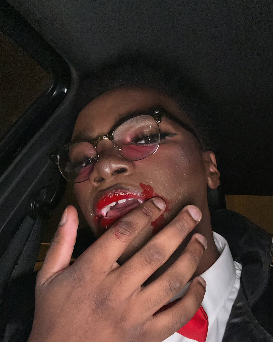 Anania00's tweet image. TW: FAKE BLOOD
.
.
.
.
i was thirsty