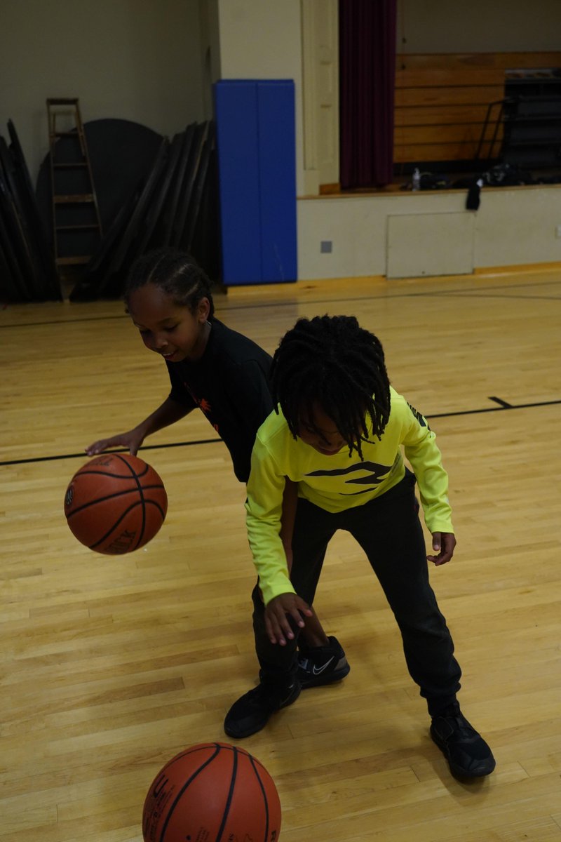 FootprintzGroup's tweet photo. Quick 4 pack of our K-3rd grade class lead by @BallinLikeBoogz … 

#trainingpics 

📸 | #footprintzmediagroup https://t.co/rzOHCi3B2S