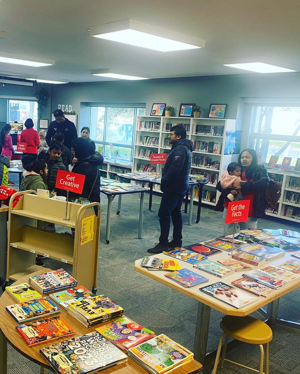 📚We had a great time hosting an in-person #scholasticbookfair ! So many smiles and memories made!📚
THANK YOU everyone for your support! 💜