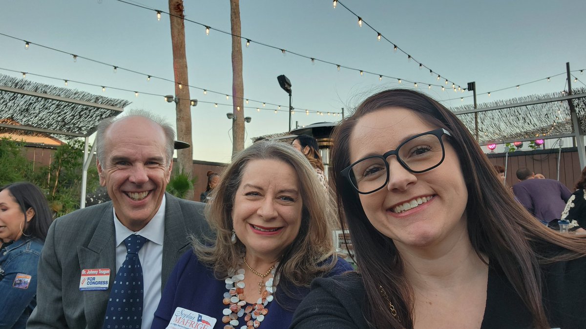 BussForJudge's tweet photo. It was a beautiful night for a Meet &amp; Greet with Houston - National Hispanic Professional Organization. https://t.co/3HA1a2l1Jr