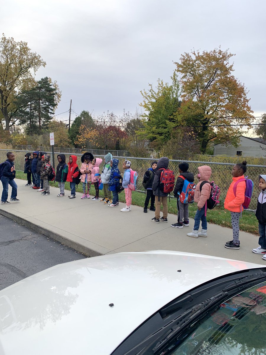 CharinitaMc's tweet photo. Big Shout out to Abraham Lincoln’s kindergarten and 1st graders for doing an excellent job with their emergency evacuation drill off the school bus!! @MapleCSD #SchoolBusSafetyWeek #mapleheightscityschools https://t.co/vdUjDCMoEz