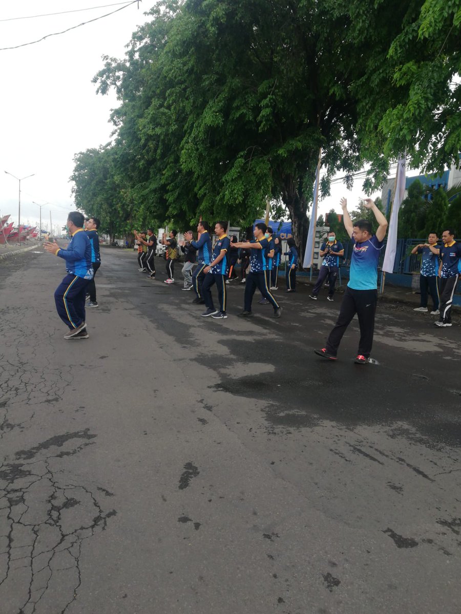 RereiiAnis's tweet photo. Senam sek ben tahes gaes
#WeLoveProbolinggo 
#WeLoveCities 
#majenganberlari
#kecamatanmayangan https://t.co/BIbgi5CGew