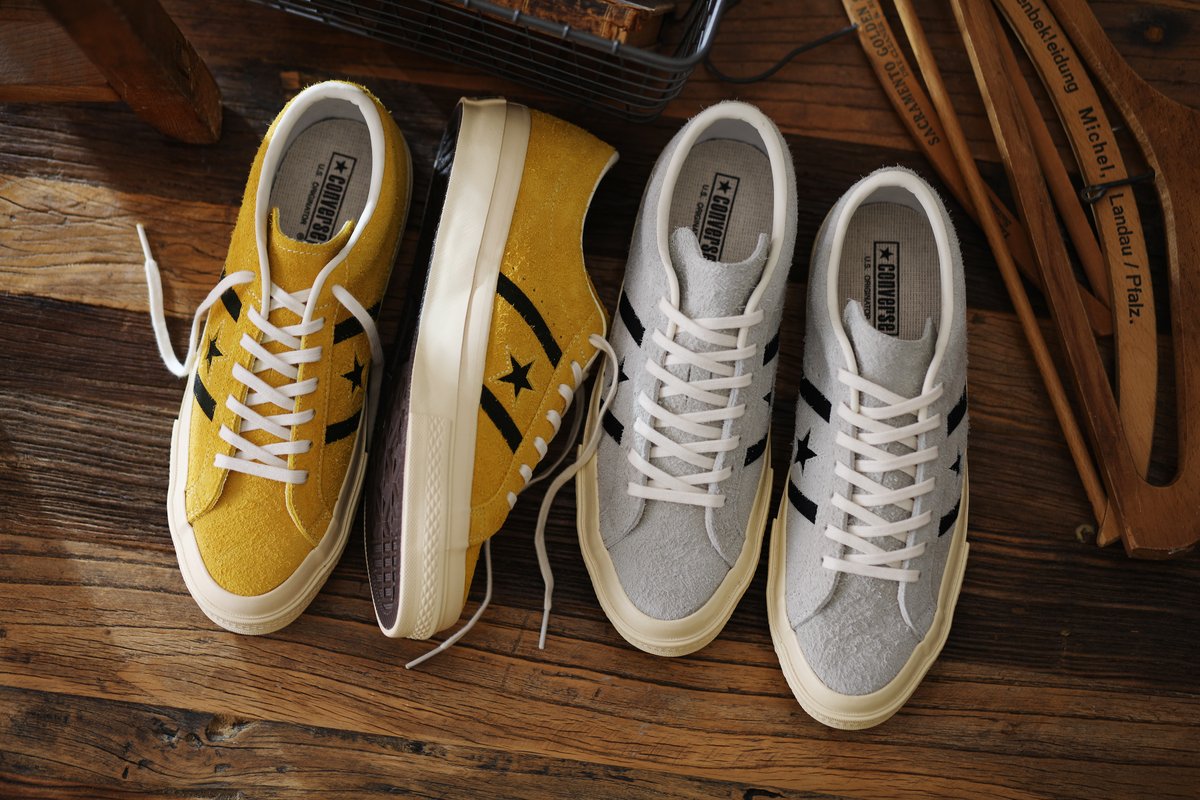 CONVERSE_Japan's tweet photo. 「U.S. ORIGINATOR」スペック搭載スター&amp;バーズからゴールドとグレイの2色が登場。
しっとりした質感のスエードに、生成りのテープ、細身のコットンシューレースを合わせ、ヴィンテージライクに仕上げた一足。

STAR&amp;BARS US SUEDE　￥14,300 (税込)
https://t.co/cCijOpZlBe

#converse #starandbars https://t.co/mlkPmW32EH