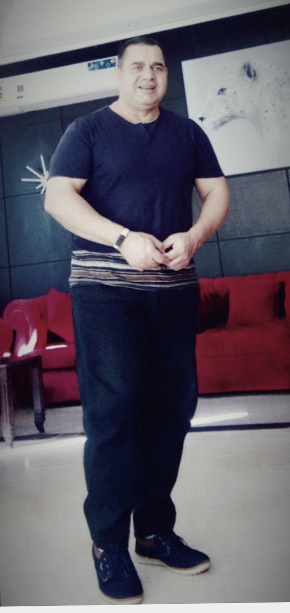 أَحِبك
وَأغَار عَليكي
مِن عُيون الْبَشَر
وَأَخَاف
عَلَيْكِي مِ الريح
وَالنوي
أَنتِي الوَحِيدة
قَلبِي فِي حُبك
هَوي
سَكنتَي رُوحي
وفُؤَادي بِحُبك
أرتُوِي
مُلاك بينَ البَشر
أنِيقَة الحُضور
رفِيعَة المُستَوي
بِتَوحشيني
وانتي      بَعِيدة
وبِتوحشيني
حتي و أحِنَا 
سَوِي

كَلمات
خَالِد