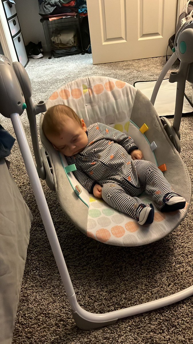 Fragment tweet media