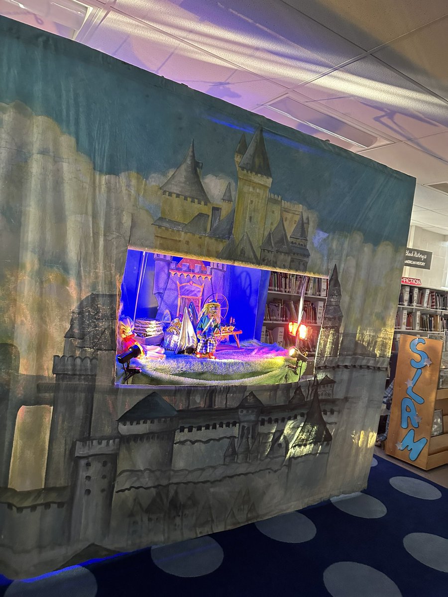 BTW_HCPS's tweet photo. Thank you to @HCPSArtsinEdu for a wonderful puppet show! We appreciate you all! 💜🐝💛 #buildingourcommUNITY https://t.co/NWrbhWxBDL