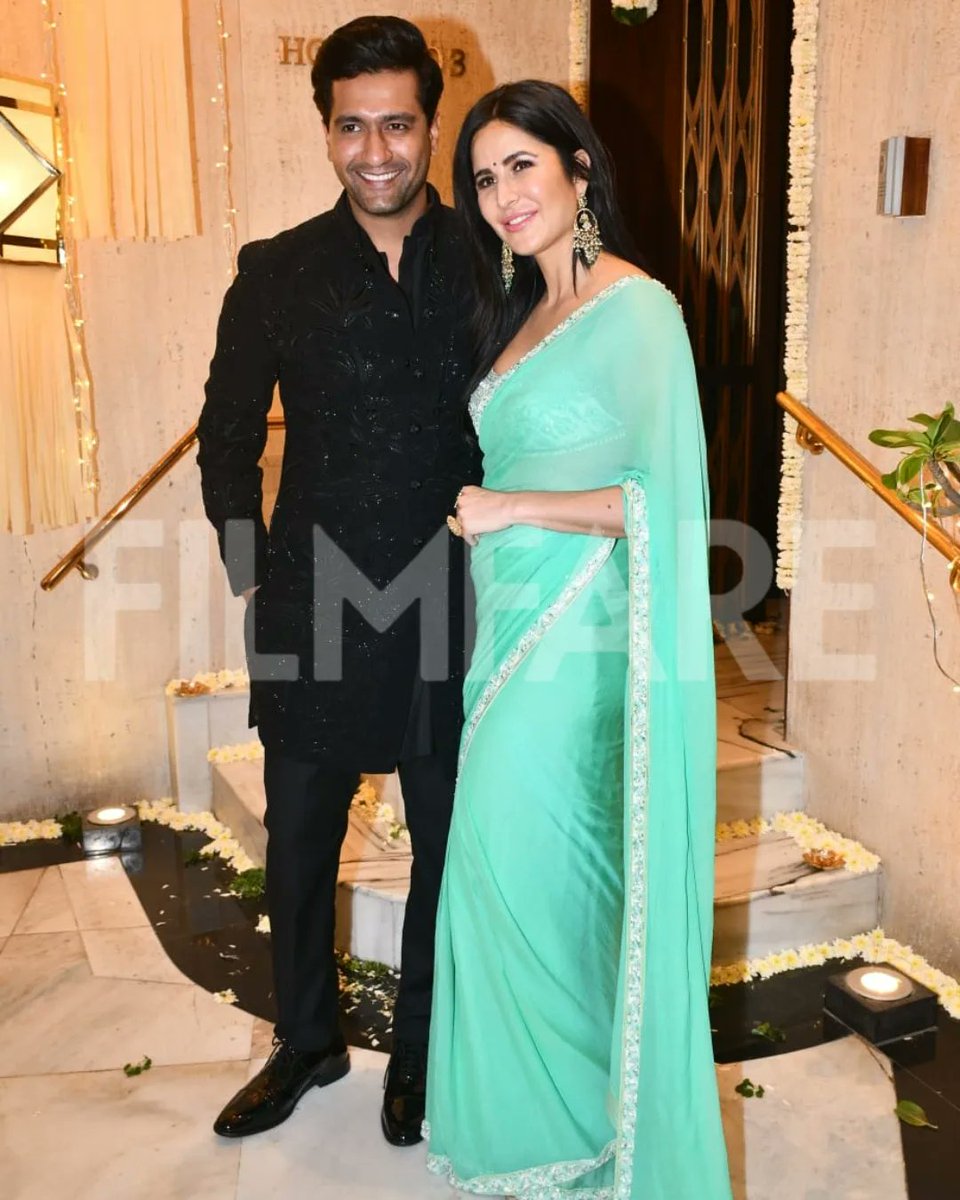 filmfare's tweet photo. Couple goals!💗

#KatrinaKaif and #VickyKaushal were all smiles as they arrived at #ManishMalhotra's Diwali bash last night. https://t.co/tmvHVcC1jk