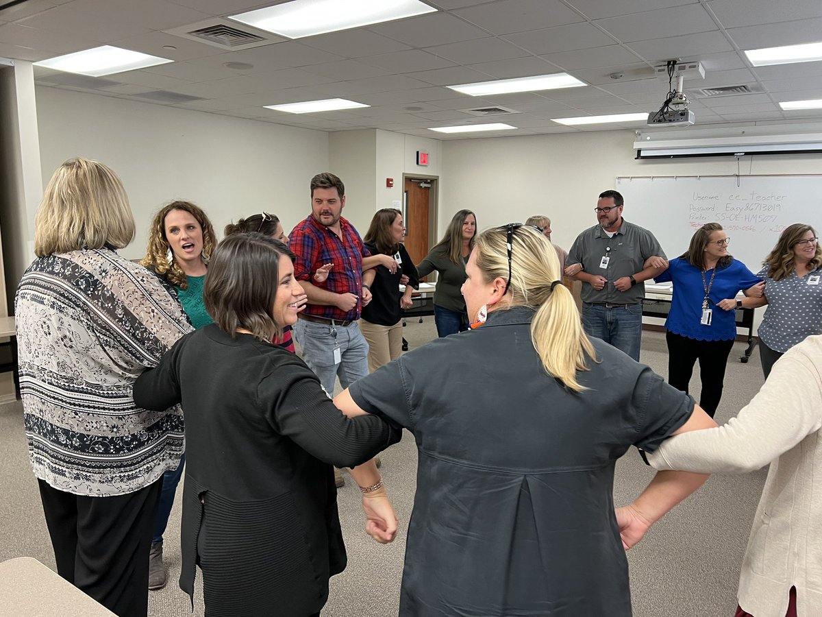 sandobalj's tweet image. Linking together to see how all of our different roles play important parts in our #mLISD Steering Committee and then sharing our commitments to the work before we “leaf”. #1LISD