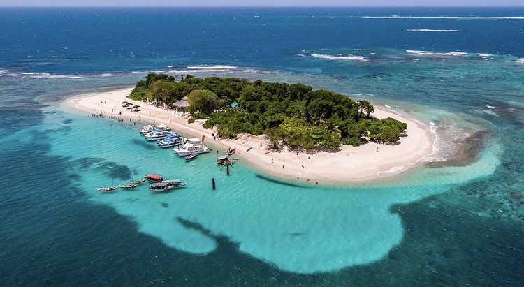 CiviqueEtmoral's tweet photo. Île à Rat, Haïti 🇭🇹 
Un endroit paradisiaque avec de l'eau cristal.
Dans le Département du Nord, Cap Haitien.

En #Haïti 🇭🇹 
Un endroit à visiter

Crédit: malfiniphotography https://t.co/7lirXOqKXM