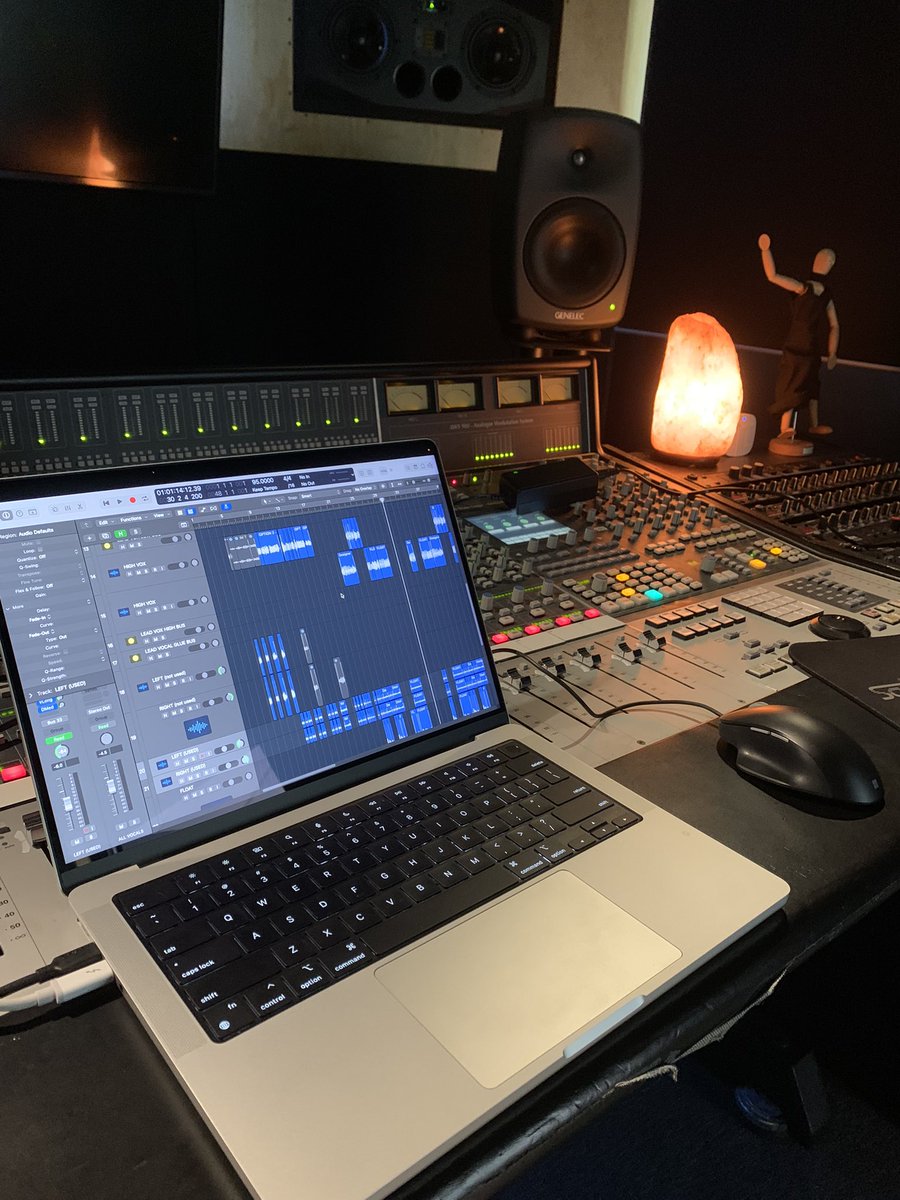 Shoutout to @senkusha_nft and all my supporters for helping to fund my new laptop!! 🥰🤘 mad grateful right now