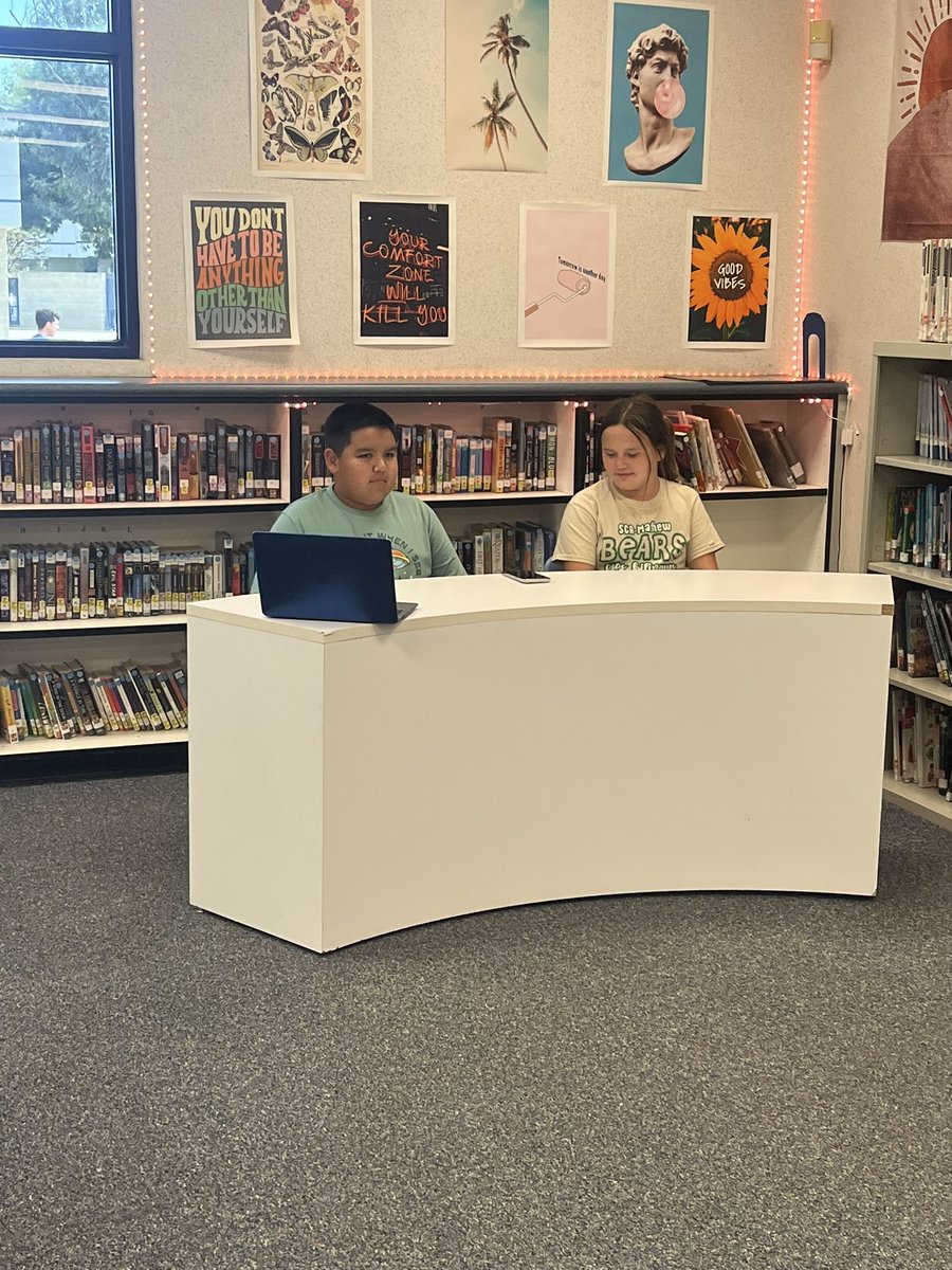 SraMoreno20's tweet photo. Today SCA-MATHEW’a new video production club had the opportunity to learn from SCIA and BMS!!! What a great day full of learning! Also, thank you to both campuses for making  students feel so welcomed! @scamathew #ososbilingües @SCIABEARS @Mr_Gonzo_ @lugo_zenaida https://t.co/sHbF7JX7PC