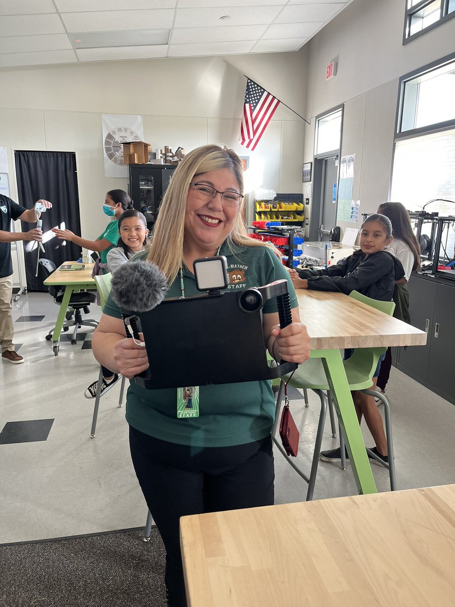 SraMoreno20's tweet photo. Today SCA-MATHEW’a new video production club had the opportunity to learn from SCIA and BMS!!! What a great day full of learning! Also, thank you to both campuses for making  students feel so welcomed! @scamathew #ososbilingües @SCIABEARS @Mr_Gonzo_ @lugo_zenaida https://t.co/sHbF7JX7PC
