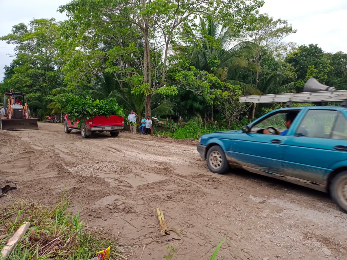 MayteZapata_'s tweet photo. Reparamos de manera inmediata el socavón que las lluvias habían dejado en la carretera poblado C-10 – Azucenas. Continuamos brindando atención prioritaria y emergente a las afectaciones que puedan desarrollarse por el actual frente frío. https://t.co/HOOTmSUD53