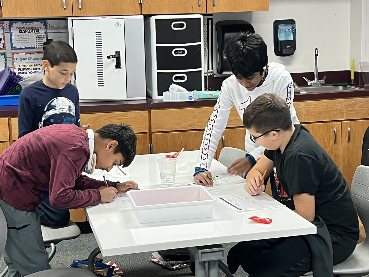 CarrieBoyleCISD's tweet photo. We had amazing discussions in science today about refraction after our inquiry stations! @AustinElem #AustinOurStory #CISD_Science https://t.co/rlPkjfFip2