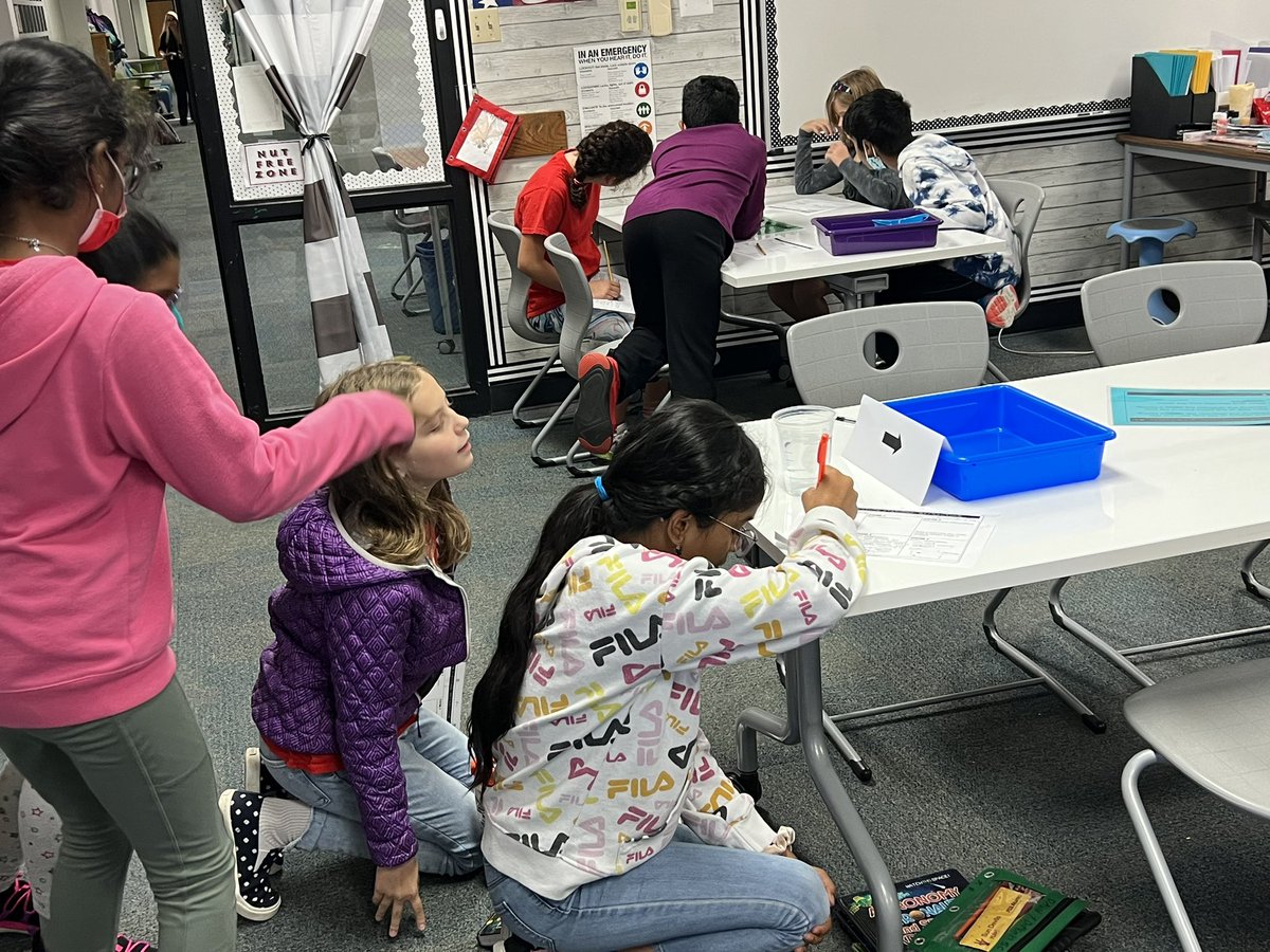CarrieBoyleCISD's tweet photo. We had amazing discussions in science today about refraction after our inquiry stations! @AustinElem #AustinOurStory #CISD_Science https://t.co/rlPkjfFip2