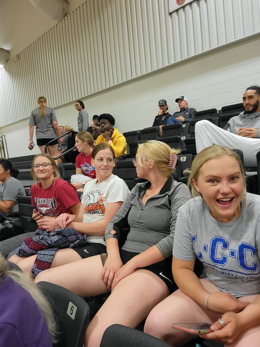 DrLindaLujan's tweet photo. I took a loooooong break from social media. What better way to rejoin than to share some pics of the @lamarcomcollege employee/student volleyball challenge. #weareinthistogether #golopes #lopespride #wearenotold #maybeweare https://t.co/eVhPz0JUI6