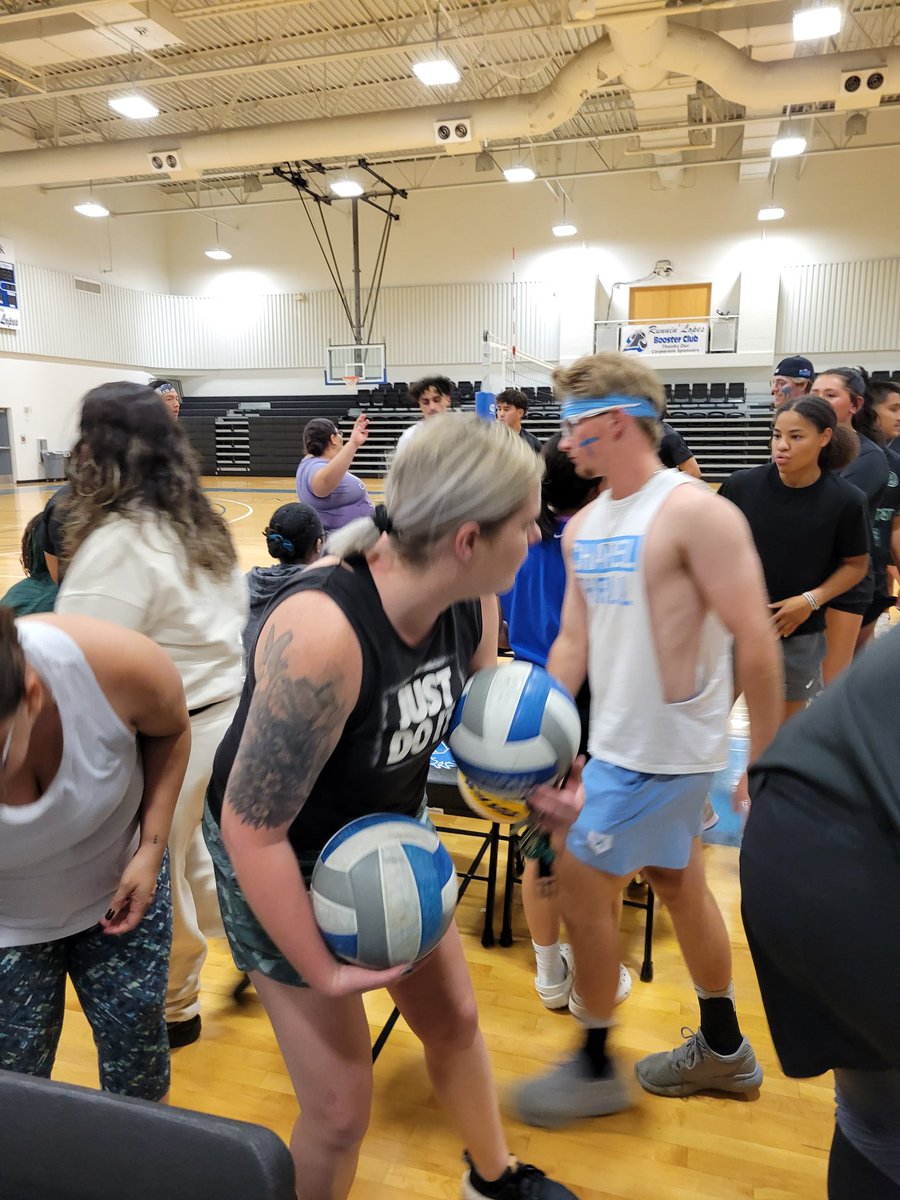 DrLindaLujan's tweet photo. I took a loooooong break from social media. What better way to rejoin than to share some pics of the @lamarcomcollege employee/student volleyball challenge. #weareinthistogether #golopes #lopespride #wearenotold #maybeweare https://t.co/eVhPz0JUI6
