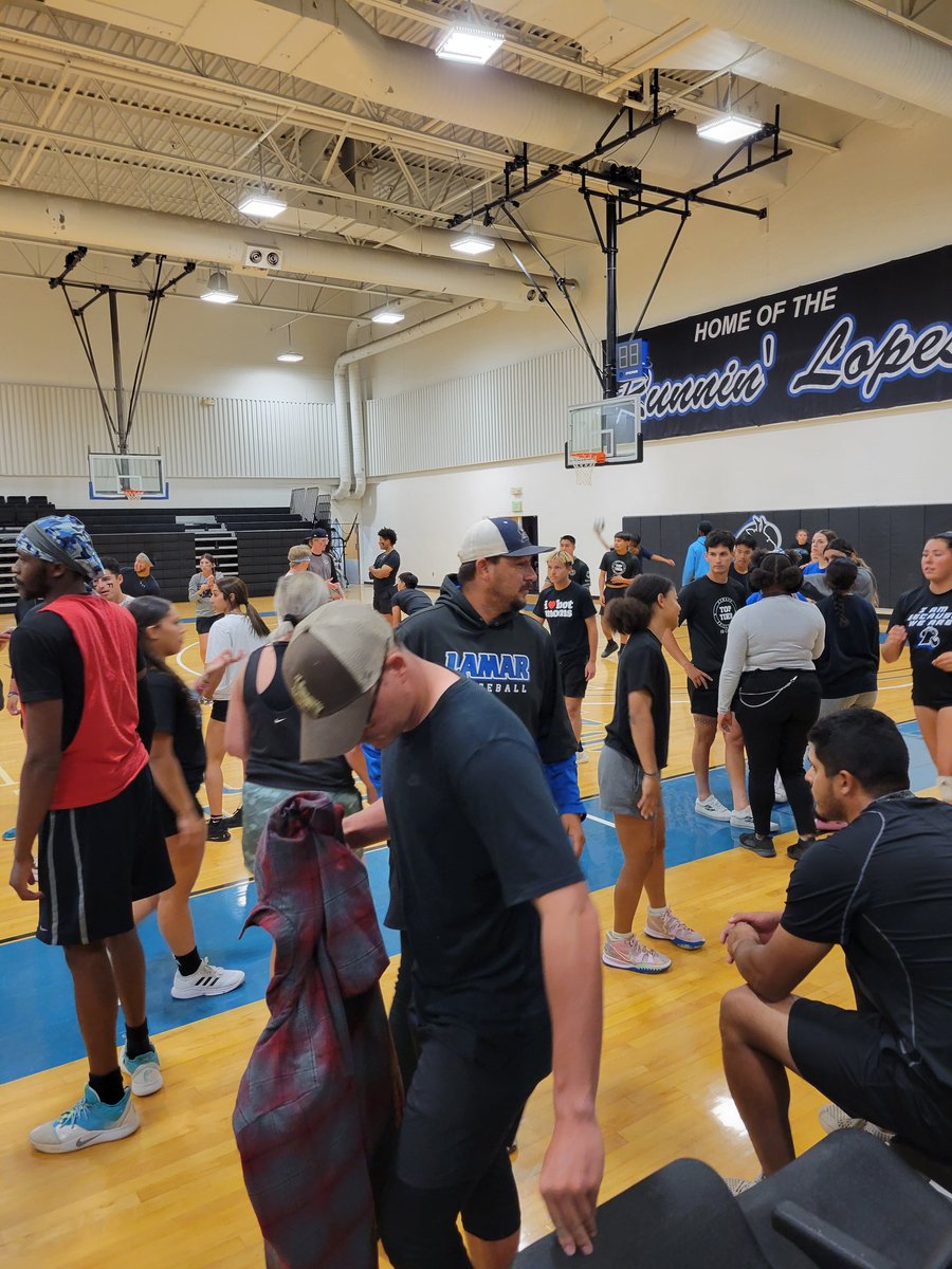 DrLindaLujan's tweet photo. I took a loooooong break from social media. What better way to rejoin than to share some pics of the @lamarcomcollege employee/student volleyball challenge. #weareinthistogether #golopes #lopespride #wearenotold #maybeweare https://t.co/eVhPz0JUI6