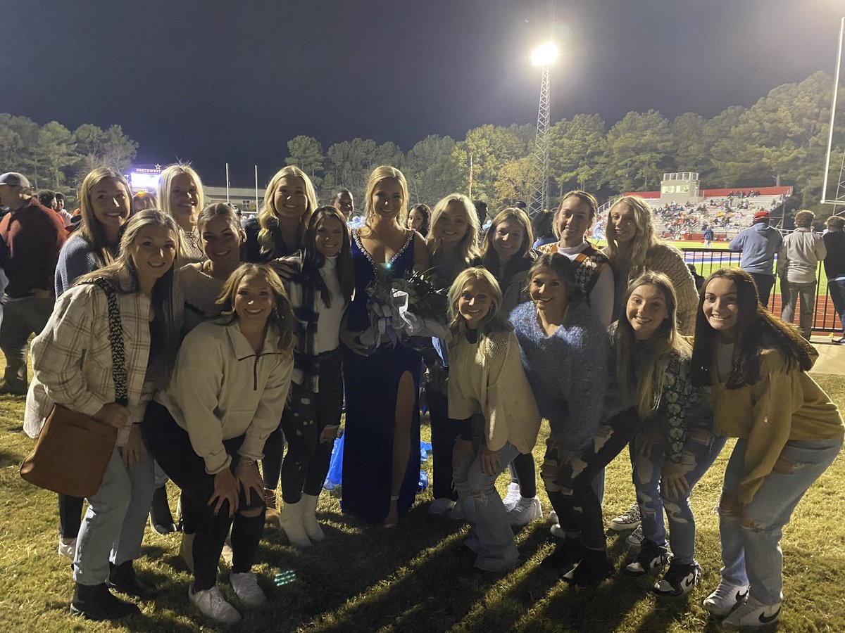 NWCCSoftball's tweet photo. We’re so proud of you @gracie_mettetal You looked gorgeous! #wecleanupwell #HomeComing #rangerup #softballteam #Homecoming2022 https://t.co/1vbxWMXDs3