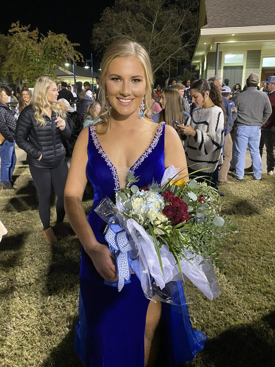 NWCCSoftball's tweet photo. We’re so proud of you @gracie_mettetal You looked gorgeous! #wecleanupwell #HomeComing #rangerup #softballteam #Homecoming2022 https://t.co/1vbxWMXDs3