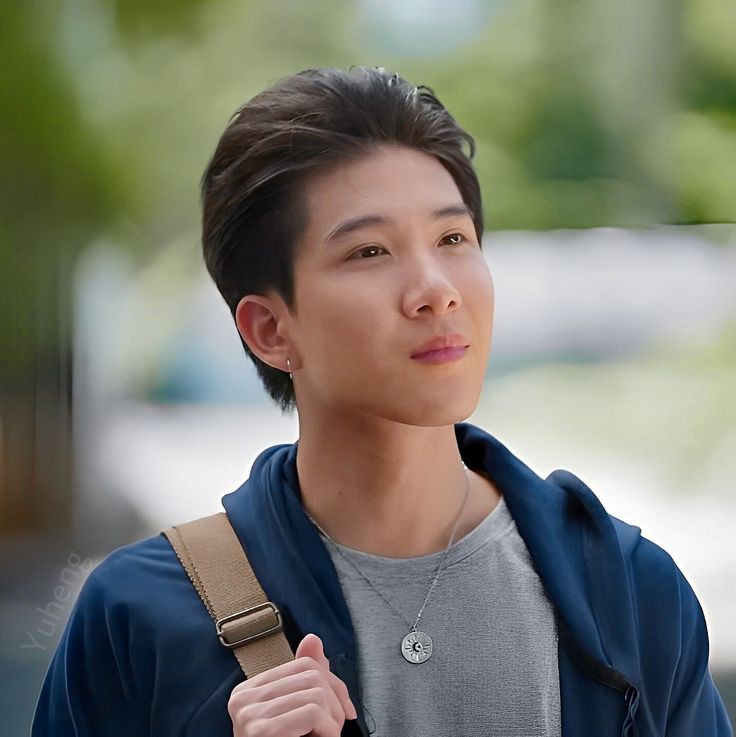 khaotwt's tweet photo. Ayan is such a heartthrob 🧎‍♀️ https://t.co/FfHBP7v7Tw