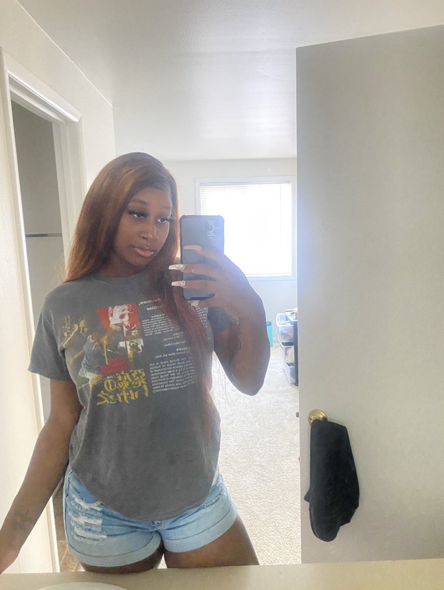 Nyii_Babyy's tweet image. I wanna fxck her when she blonde oouu 👱🏾‍♀️❤️ #nofilt #fromthevault😂