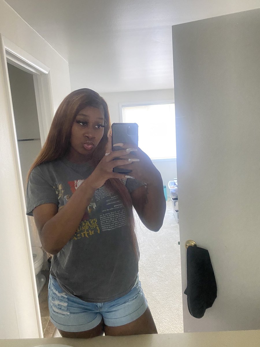 Nyii_Babyy's tweet image. I wanna fxck her when she blonde oouu 👱🏾‍♀️❤️ #nofilt #fromthevault😂