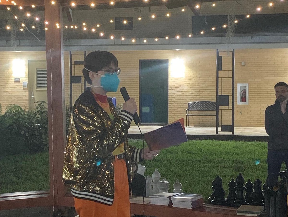 juhumanities's tweet photo. Could the weather have been more perfect tonight for the #Pride #PoetrySlam? Congrats to @center_ju and the JU Aquarian for a fantastic evening, and thanks to everyone who came out to read or just listen. 🏳️‍🌈🏳️‍🌈🏳️‍🌈 #nofilter https://t.co/s5bBasKLla