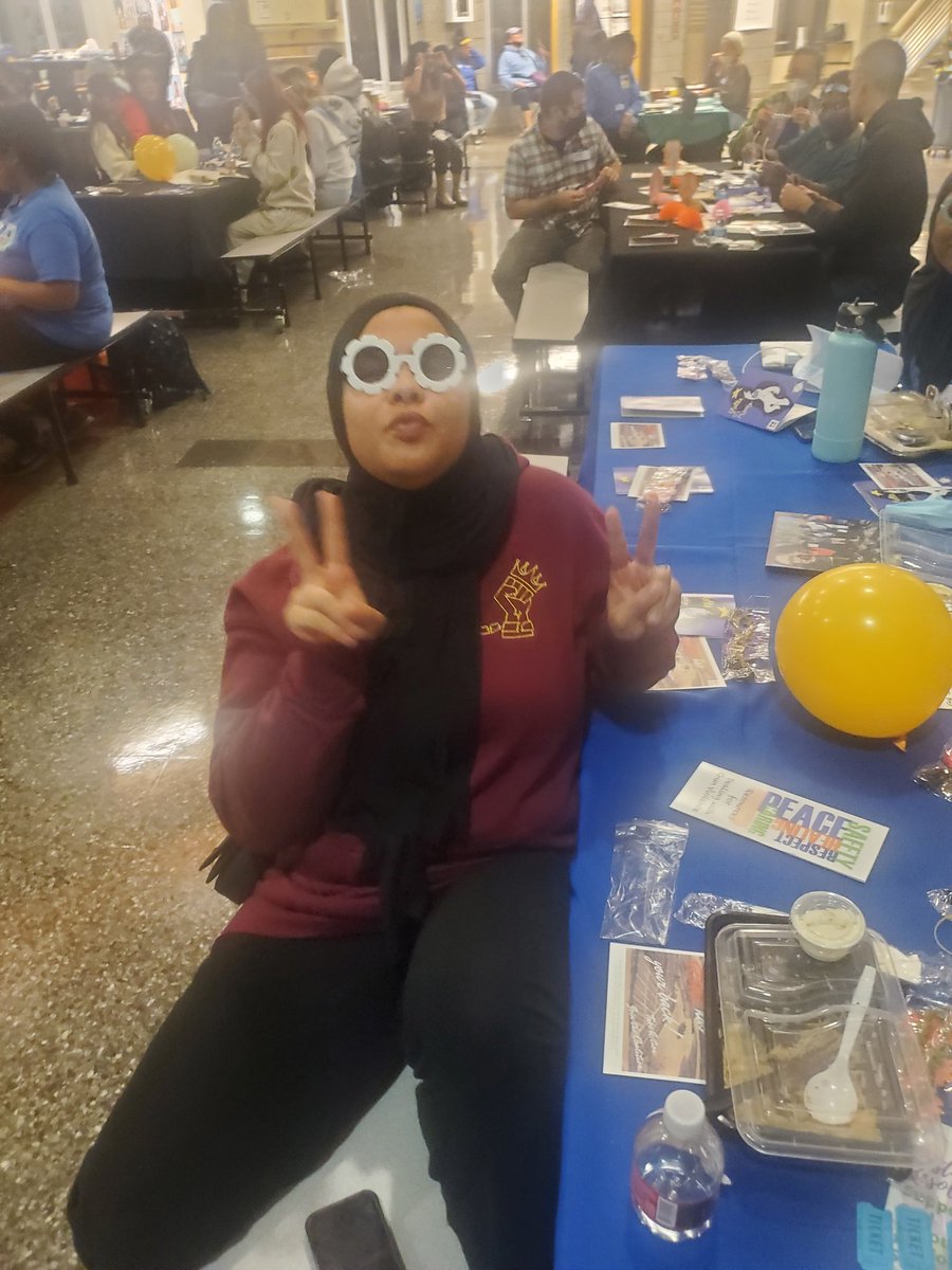 fn_DFuller's tweet photo. Everyone having a good time with their glasses on
Join us for our ongoing raffle
All the way till 9:00 #rbac #CommunityEngagement  #RainierBeach https://t.co/xhmUfSOIvG