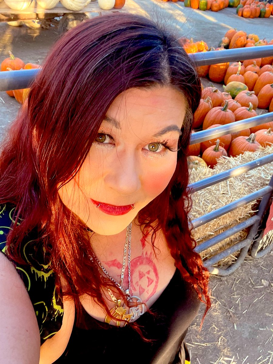 rockhero2013_a's tweet photo. Do u like CandyCorn ? I went with my fam to the pumpkin patch🎃 and almost got lost In The Corn maze 🎃 another beautiful California day #MCL #California #candycorn #pumpkinpatch #cornmaze #juggalo #jugglette #chapter17 @westcoastwicked @ouijv @icp @LazyCrazyShaggy @Devereauxxxx https://t.co/qaAotskpOt