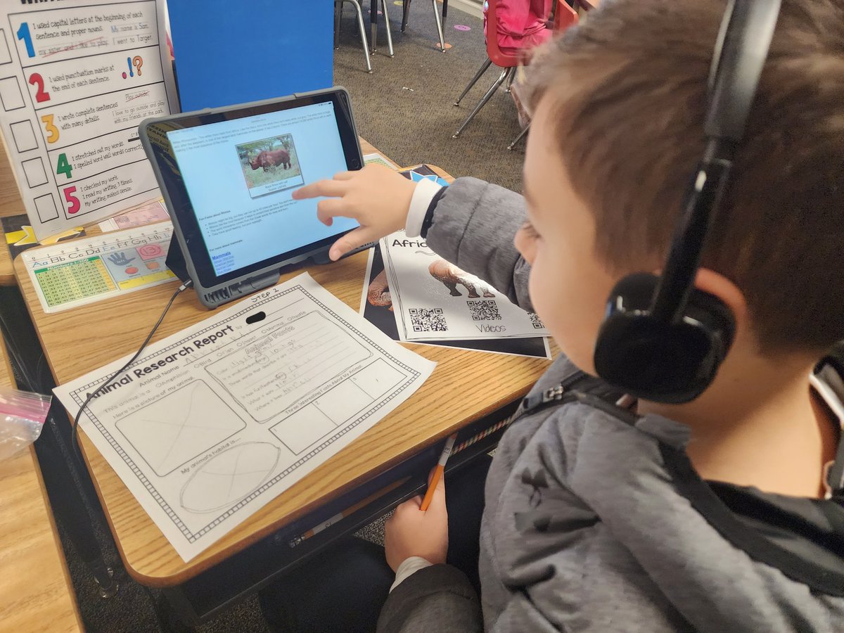 MrsHerreraD54's tweet photo. Animal experts in the making! 🦏🐘🐭 Room 204 was extremely engaged in the prewriting phase while gathering facts from multiple sources for our animal research writing project. Getting ready to begin drafting next week - stay tuned! #WeAre54 #D54Armstrong #ExpositoryWriting https://t.co/YxJffltGKa