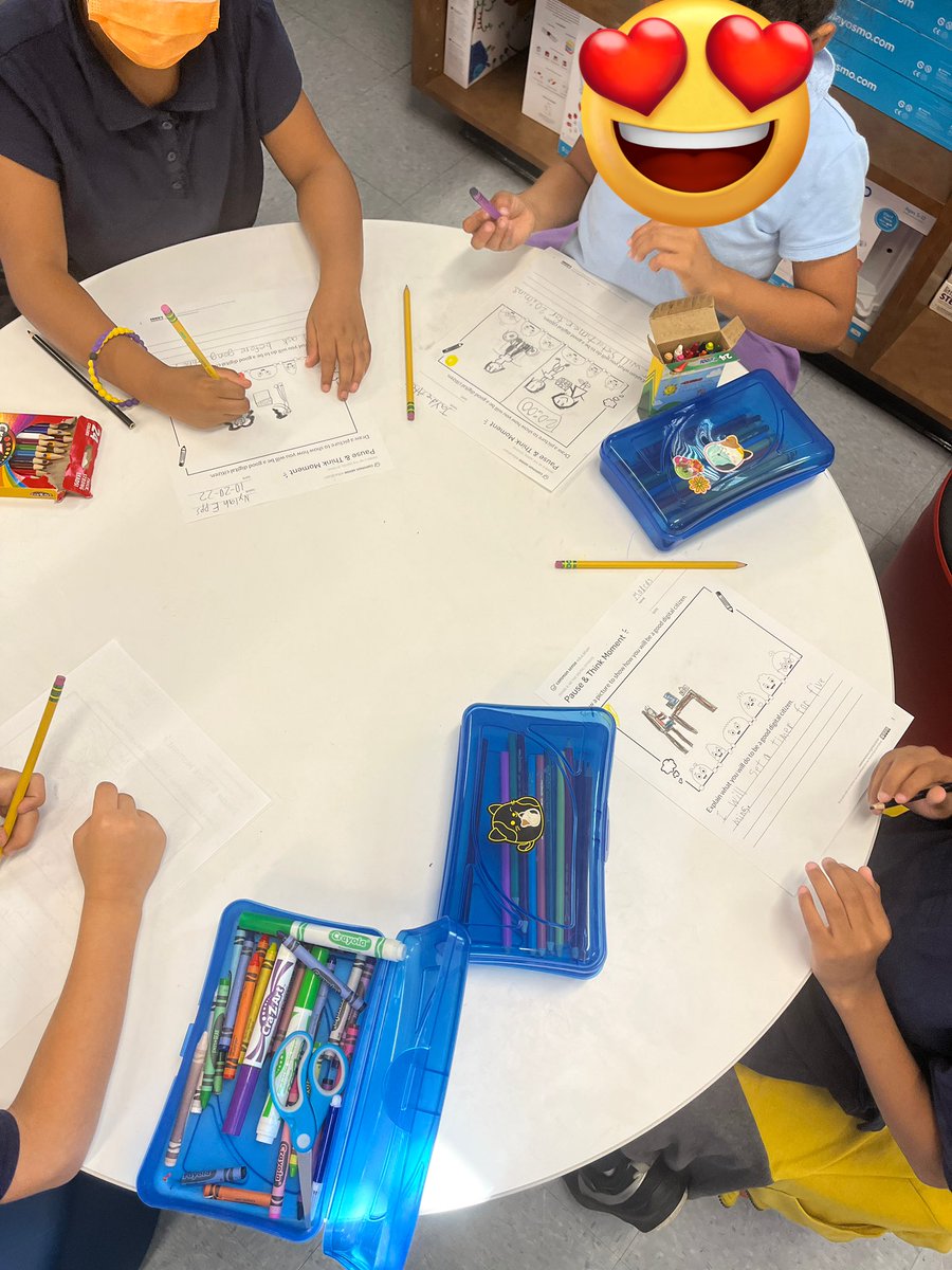 lazy_bookworm99's tweet photo. 2nd graders learning what it means to be super digital citizens! We met all six of @CommonSenseEd digital citizens, talked about media balance, they chose one way they could be good digital citizens too! Go Comets! #digicoach #innovation #digcit @LynwoodSchools @LUSDDigital https://t.co/ra4okaxbQU