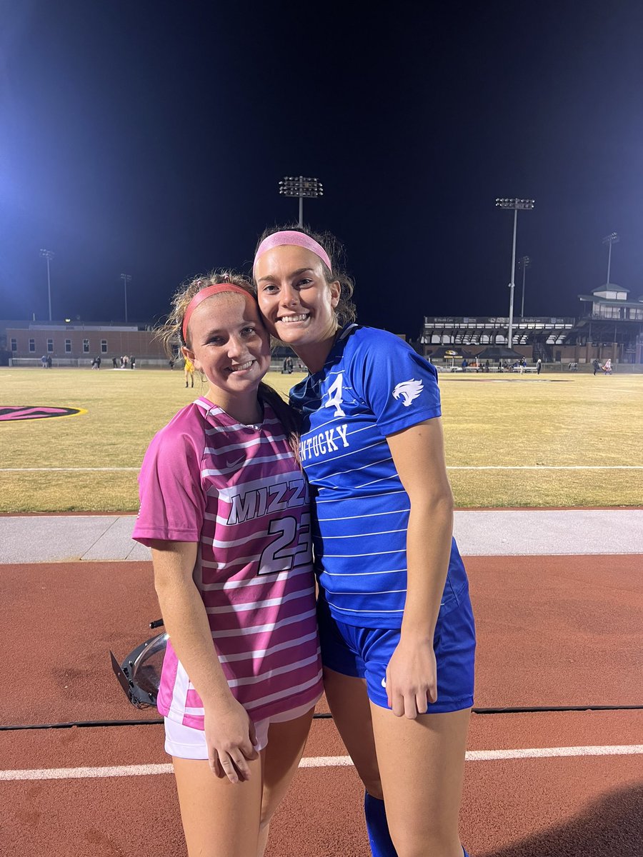 So fun to see a former teammate tonight!! Love these girls. <a href="/elenazuchowski/">Elena Zuchowski</a> <a href="/TaylorRinzel/">Taylor Rinzel</a>