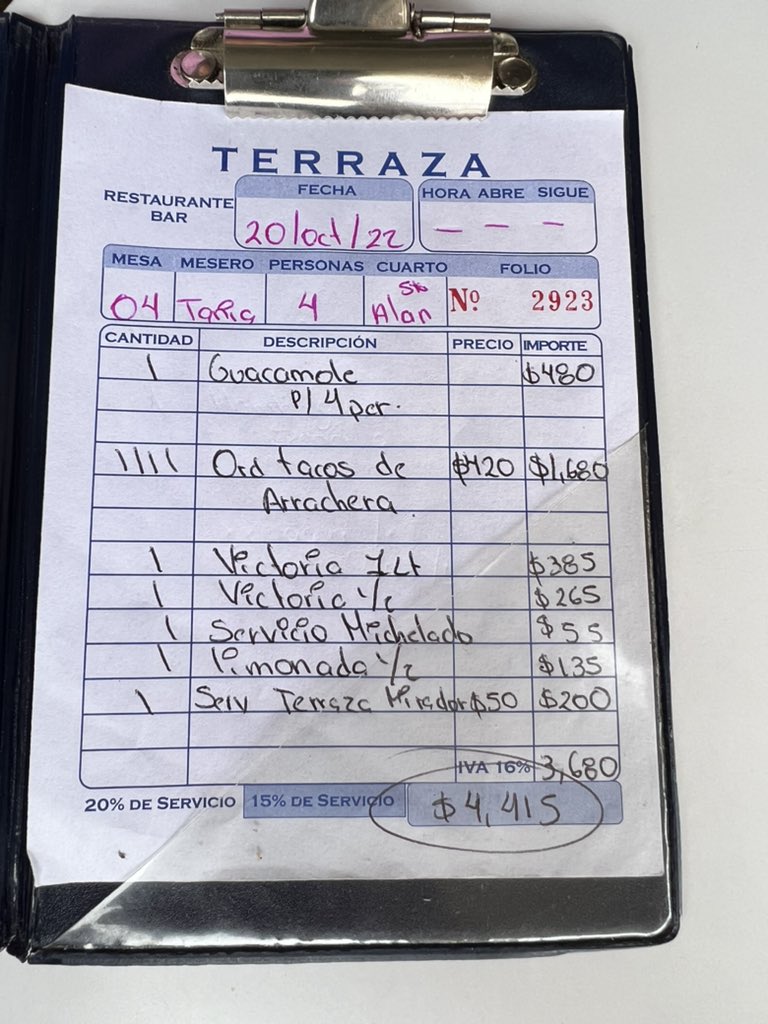 Me vieron la cara de turista en mi propio país 🇲🇽 que decepción …. Lleve a unos amigos chilenos a una terraza frente a Palacio Nacional y esta fue la cuenta, unos tacos de arrachera de casi 500 pesos, sigo sin creerlo <a href="/Profeco/">Profeco</a> <a href="/CaroBeauregard/">Carolina Beauregard</a>