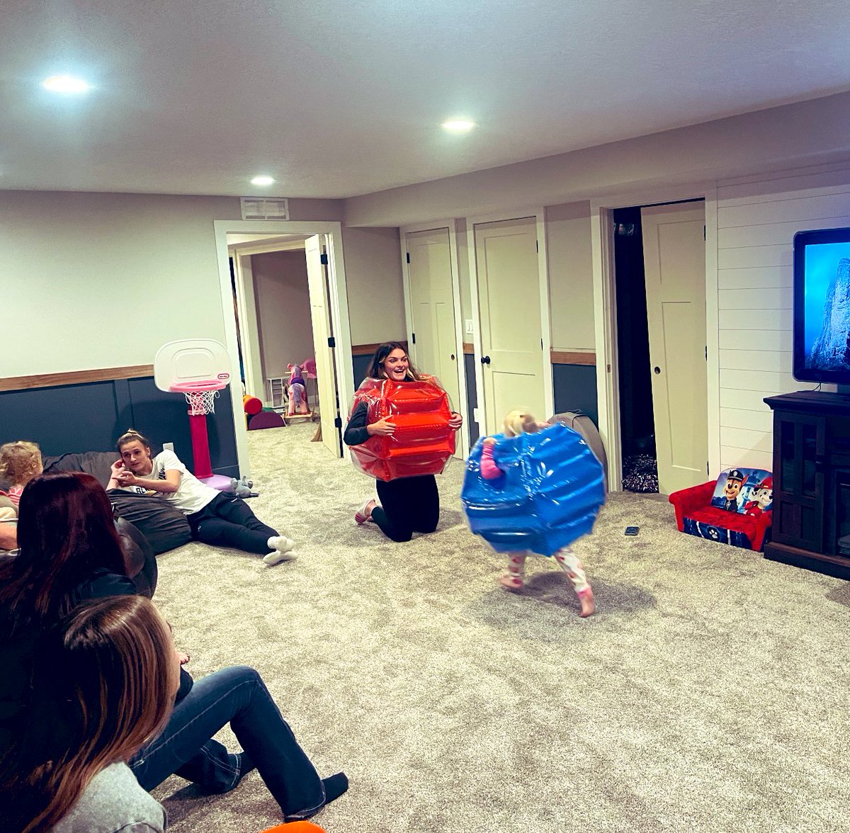 Annual team meal and pumpkin decorating… followed by an epic bumper ball matchup between <a href="/_liiiizzzz_/">liz fish</a> &amp; Rory! Great night off the court together. 

#EveryDayBraves | #OneMore
