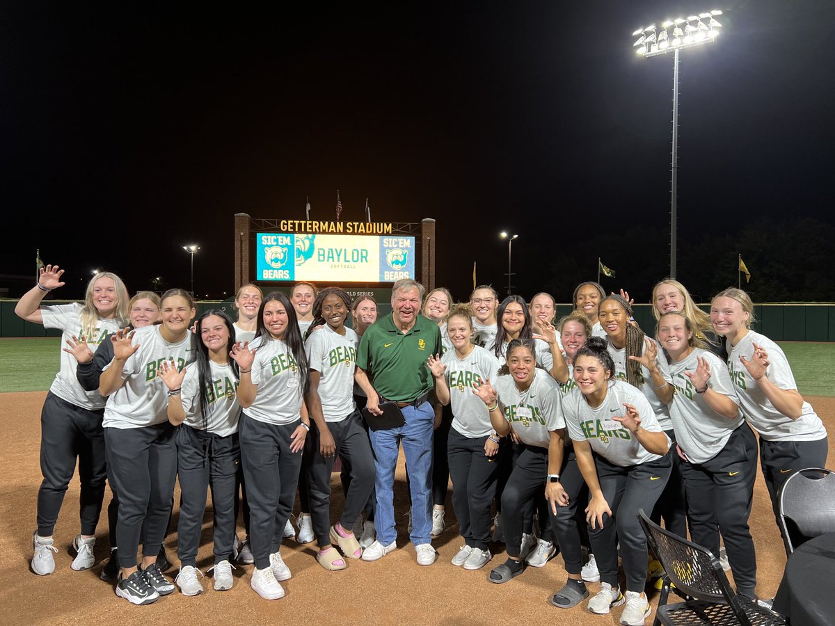 ⁦@BaylorSoftball⁩ Thanks for letting me be a part of the first Dinner on the Diamond! It always great to talk Baylor history…and sports :)