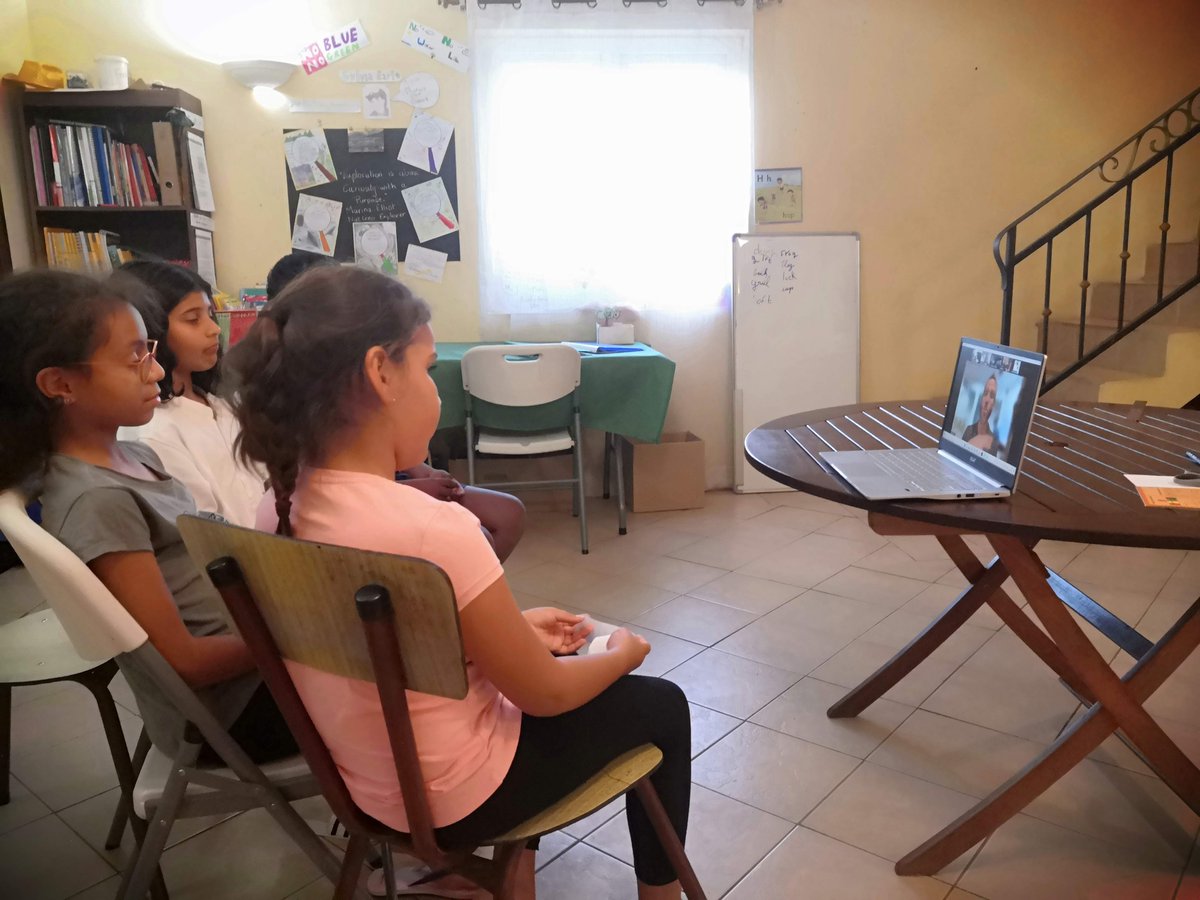 LSKlearning's tweet image. Exciting #ExplorerClassroom for my 4 young #StudentExplorers! Thank you @Paul_Rose for your MESMERIZING photos &amp;amp; sharing, they were in AWE! 🙏 @KipHottman you were a ROCKING host. Little hic with internet connection. Thank you @NatGeoEducation
#ExplorerMindset on fire💛🇲🇺